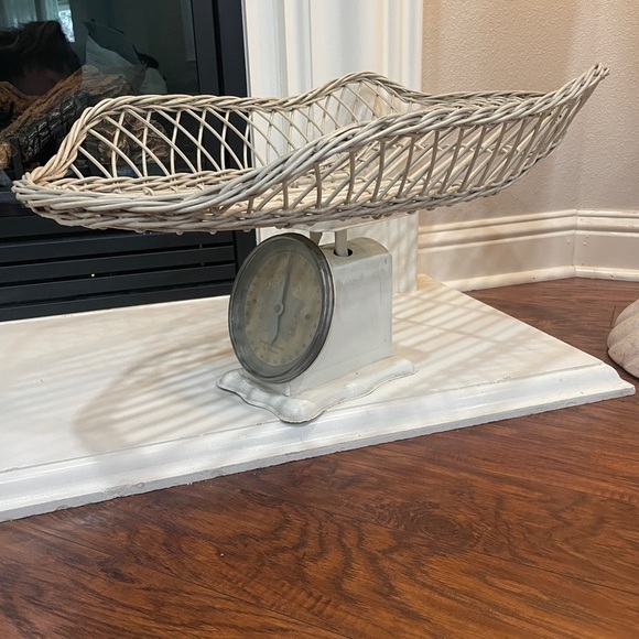 Vintage Wicker Baby Scale - Picture 1 of 7